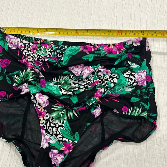 Torrid bottom swim tummy control 2 2X 18-20 plus - Picture 5 of 11